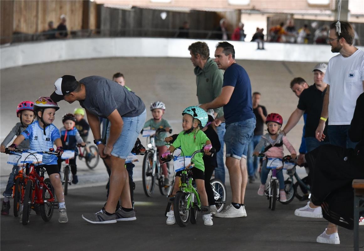 Öschelbronn, Radstadion, Bike Charity Cup,  Kindergartenrunde,  GB-Foto: Vecsey