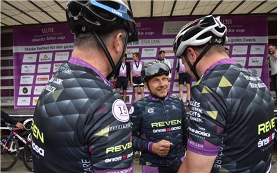 Öschelbronn, Radstadion, Bike Charity Cup, in der Mitte Richy Müller, GB-Foto: Vecsey