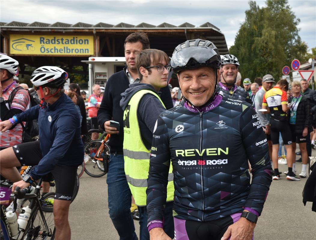 Öschelbronn, Radstadion, Bike Charity Cup, rechts Richy Müller, GB-Foto: Vecsey