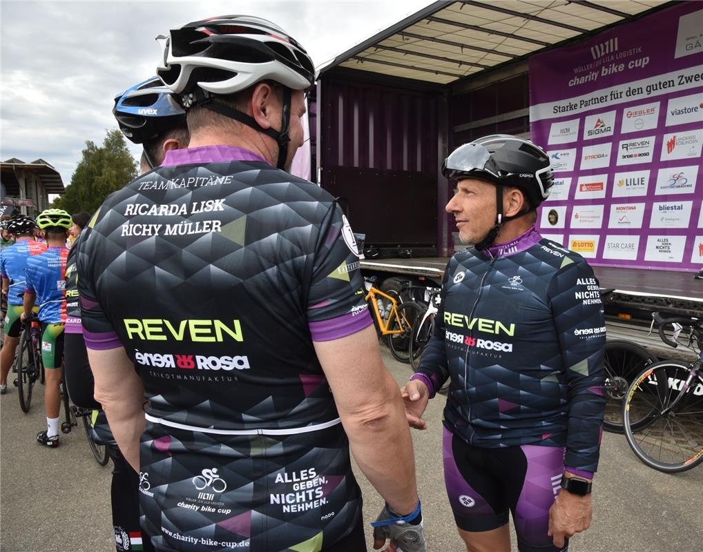 Öschelbronn, Radstadion, Bike Charity Cup, rechts Richy Müller, GB-Foto: Vecsey