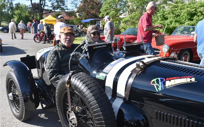 Die Rallye wartet mit Schwierigkeiten auf Offen unterwegs: Dieser Oldtimer macht sich auf zur Gäu-Veteranen-Rallye GB-Foto: Vecsey