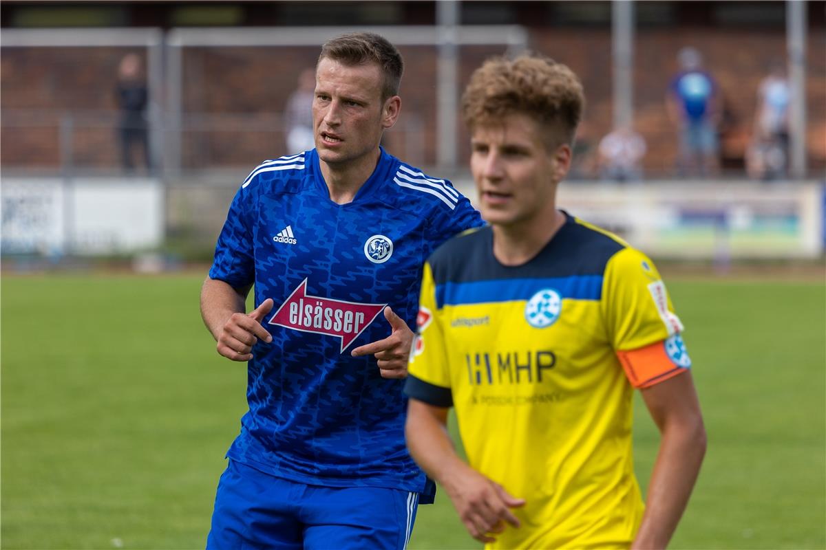 Oliver Glotzmann (VfL Sindelfingen #16) und Nico Blank (SV Stuttgarter Kickers #...