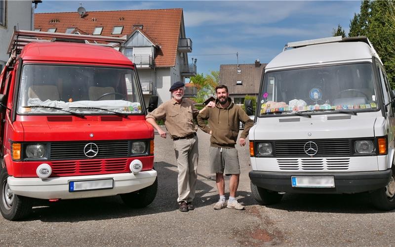 Oliver Marx (links) neben seinem aktuellen Camper – sein Sohn übernahm das weiße Vorgängermodell GB-Fotos: cak/gb