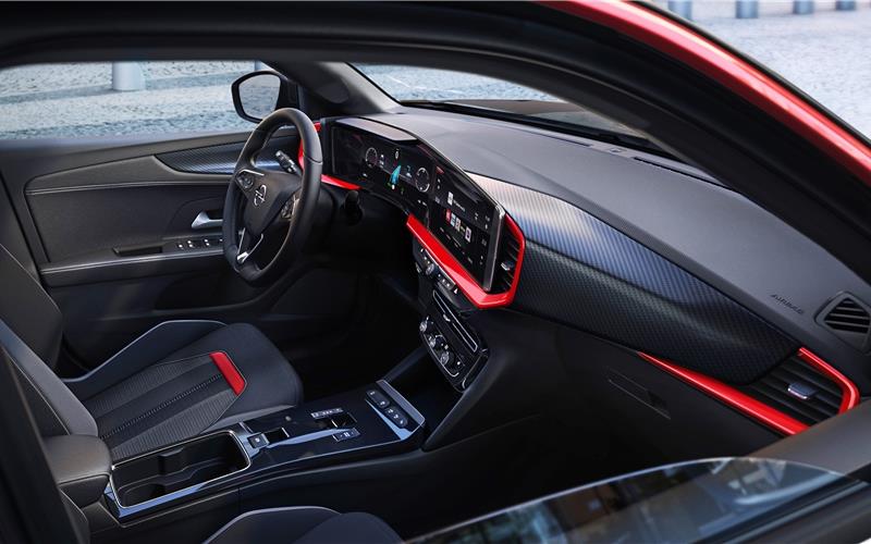 Leichter, kompakter und wendiger denn je Opel Mokka: Volldigitales Cockpit und zwei Widescreen-Displays