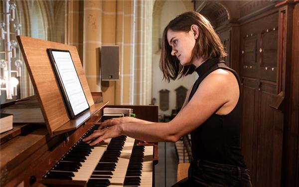 „Orgelsommer“ mit Dariia Lytvishko: Die Musikerin stammt aus der Ukraine und lebt heute in Wien. GB-Foto: Schmidt
