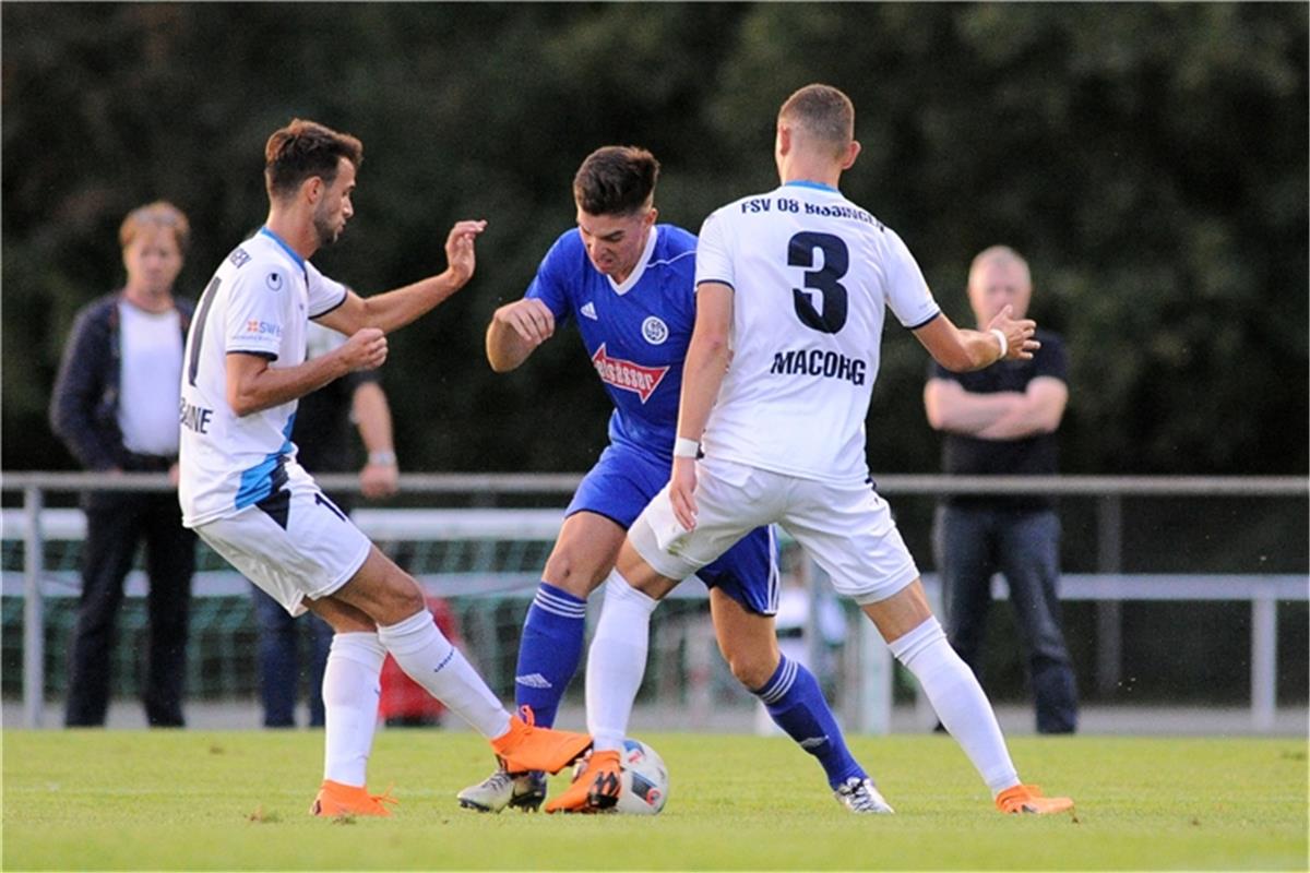 Pablo Rafael Perez (VfL Sindelfingen #11) gegen Riccardo Gorgoglione (FSV 08 Bis...