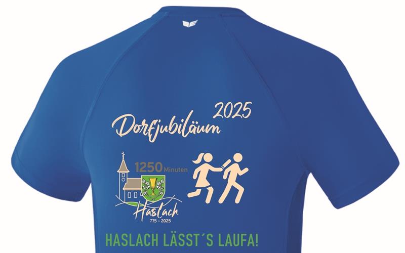 Passend zur Laufveranstaltung gibt es am Samstag für die Stadtläufer auch die T-Shirts mit dem Motto: „Haslach lässt’s laufa!“ GB-Foto: gb