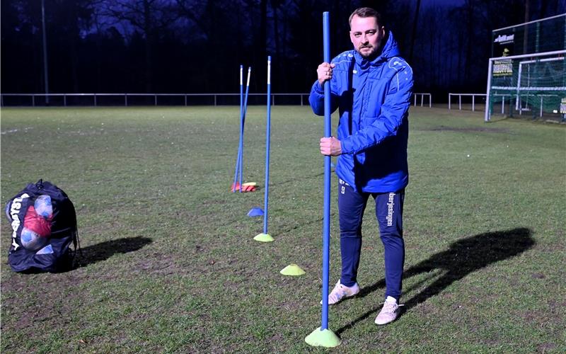 Patric Hauser bei den Trainingsvorbereitungen: „Ich sehe mich eher als das Sprachrohr.“GB-Foto: Holom