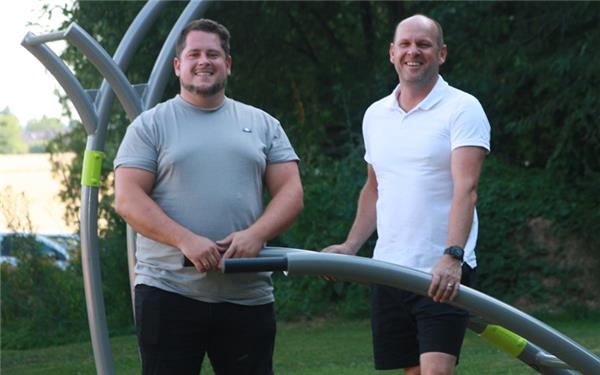 Patrick Elchner (links) und Jochen Schuler sind als neues Vorstandsteam des TV Nebringen in die Fußstapfen von Frank Huber und Rita Kapp getreten. 