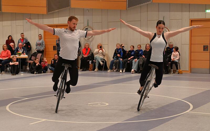 Patrick Tisch und Julia Hämmerli vom RV Pfeil Magstadt haben sich für die Weltmeisterschaft qualifiziert und hoffen, dass der internationale Radsportverband noch einen Ausrichter findet. GB-Foto: Reichert