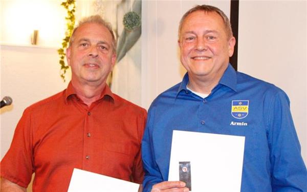 Paul Jähnig (links) und Armin Göhring wurden vom WLSB für langjähriges ehrenamtliches Engagement ausgezeichnet. GB-Foto: gb