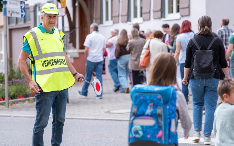 Paul Morlok und seine Helfer sorgen für Verkehrssicherheit. GB-Foto: Vecsey