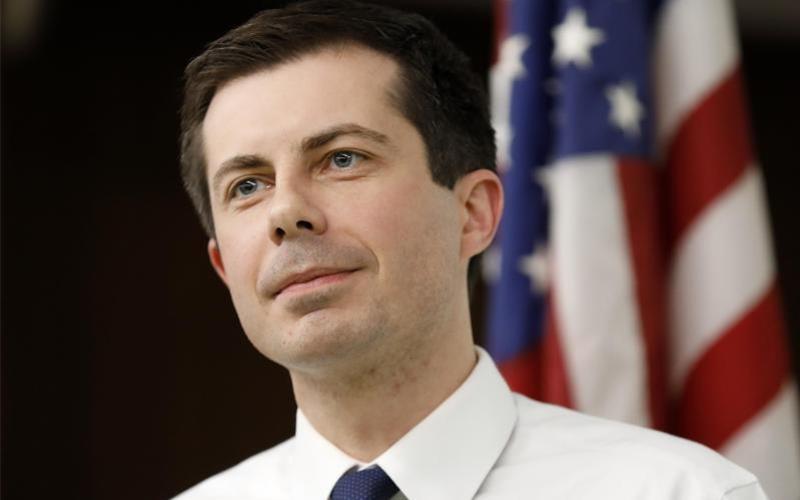 Pete Buttigieg hat zum Auftakt der Demokraten-Vorwahl im US-Präsidentschaftsrennen die Führung übernommen. Foto: Charlie Neibergall/AP/dpa