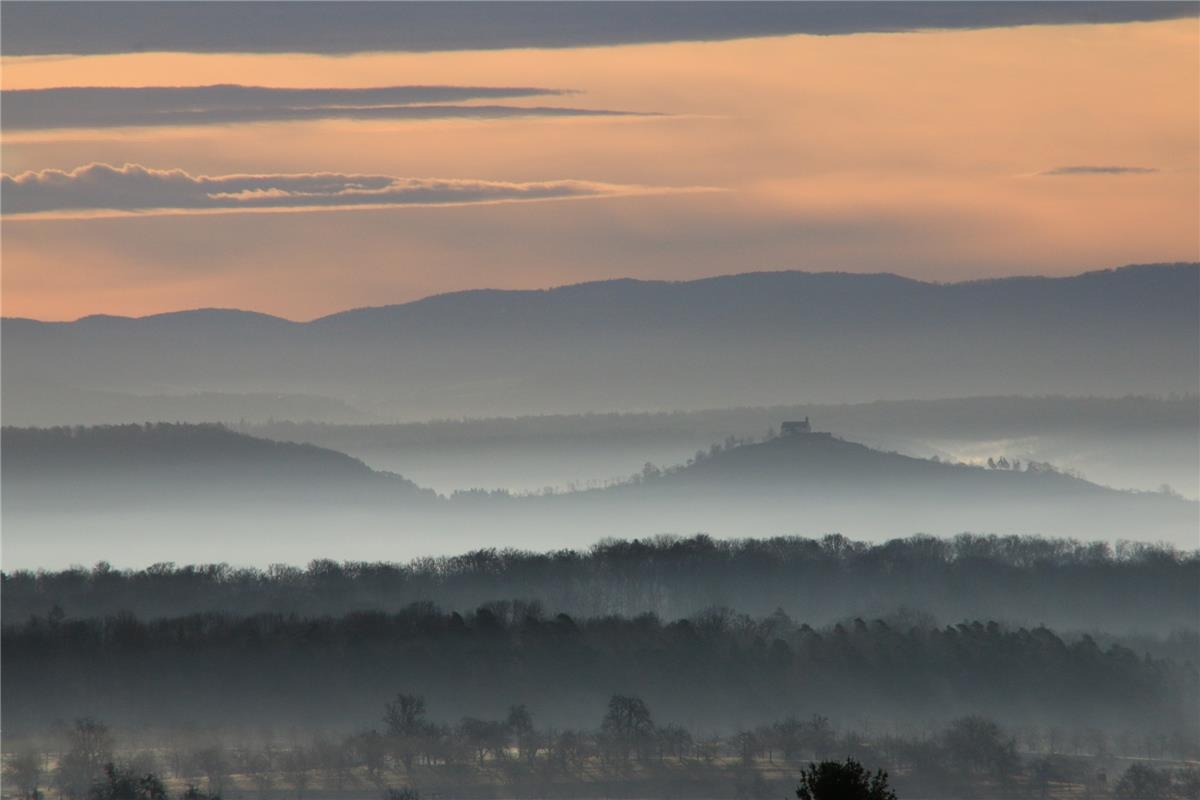 Peter Ruthardt aus Herrenberg hat von Mönchberg aus die Morgenstimmung im Ammert...