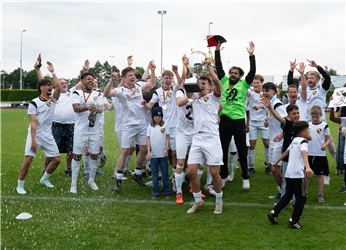 Herrenberg, Stadion, Aktiven-Pokalfinale, Bezirkspokal, TSV Kuppingen (blau) - TSV Jahn Büsnau (weiß),  GB-Foto: Vecsey