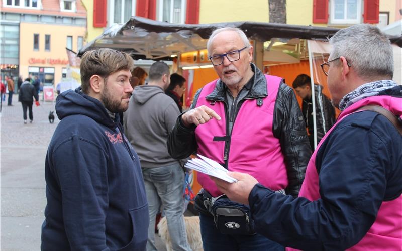 Politiker werben in Rottenburg für den Schlachthof Gärtringen. GB-Foto: gb