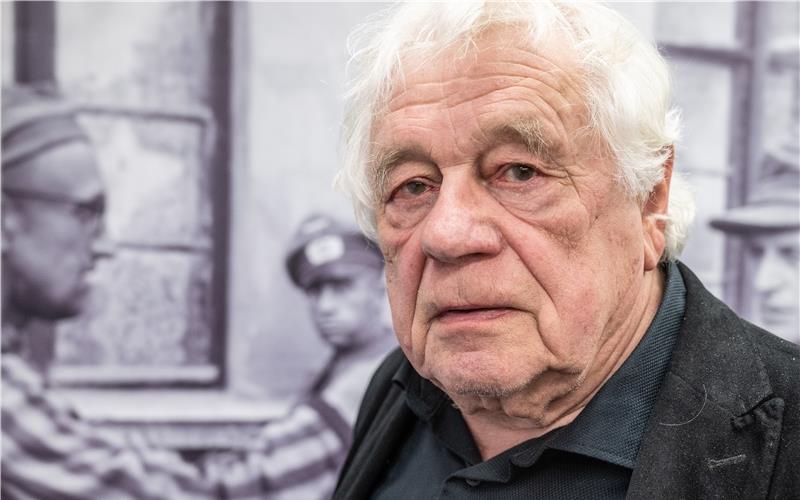 Prof. Wolfgang Benz sieht kein Heilmittel, um die Demokratie zu retten, nur das Erinnern und Reflektieren über das, was geschehen ist. GB-Foto: Schmidt
