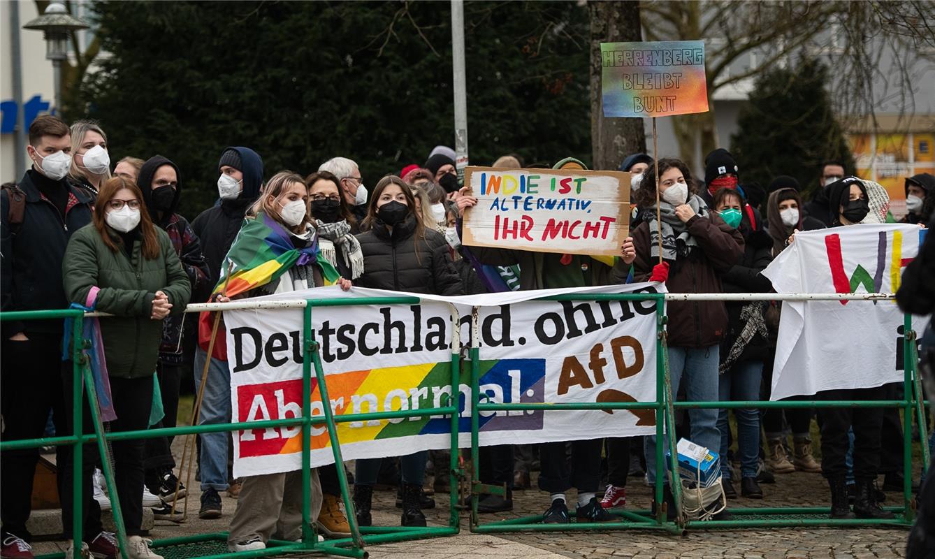 Protest - AfD-Kundgebung mit Alice Weidel und Gegendemos rund um die Stadthalle ...