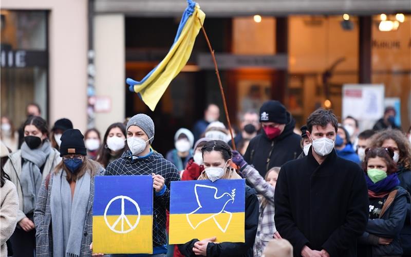 Protestaktion gegen den Ukraine-Krieg in TübingenGB-Foto: Ulmer