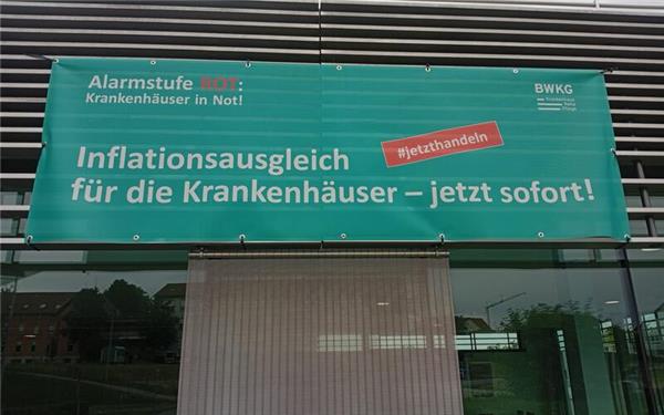 Protestbanner am Herrenberger IGZ. GB-Foto: gb