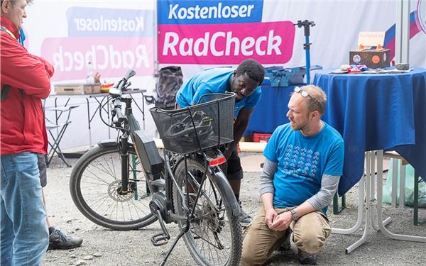 Radchecks werden bei den Klima.Länd.Tagen angeboten.GB-Foto (Archiv): Schmidt