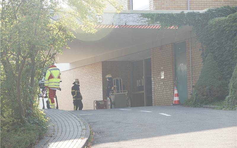 Rauchentwicklung in der Winterhaldenschule rief in Sindelfingen die Einsatzkräfte auf den Plan GB-Foto: SDMG/Dettenmeyer