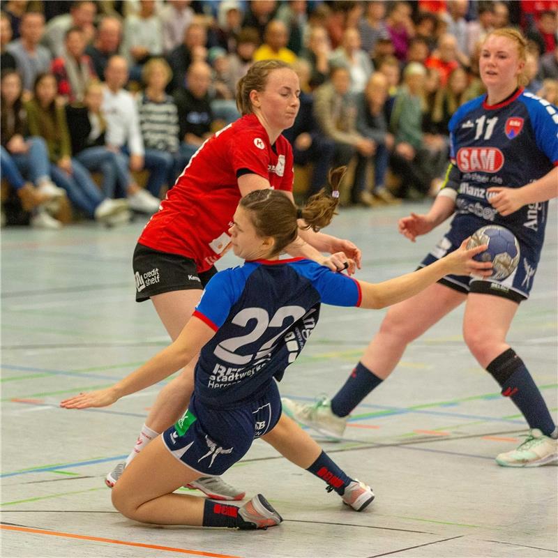 Rebecca Duerr (HSG Freiburg #10) und Marie-Christine Beddies (SG H2Ku Herrenberg...