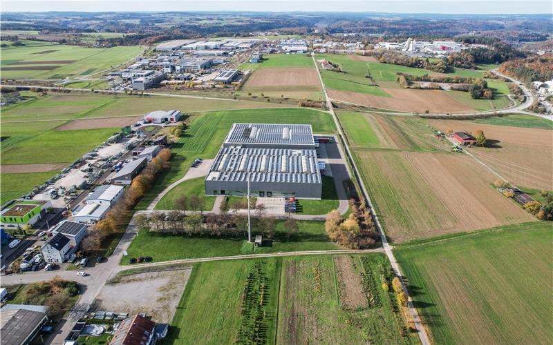 Rechts und unterhalb von Walter Knoll (das Doppelgebäude in der Bildmitte) könnten Flurstücke das bestehende Gewerbegebiet in den Norden erweitern – genauso ein Streifen westlich hinter Walter Knoll entlang der L1361. GB-Foto: Schmidt