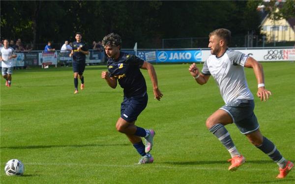 Rechtsverteidiger Dean Boughanmi (links) wird dem TSV Ehningen noch mindestens vier Wochen nicht zur Verfügung stehen. GB-Foto: Zvizdiç