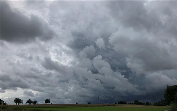 Regenwolken bereiten dem Sommer ein Ende