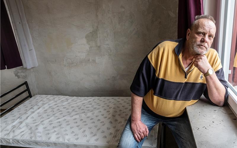 Reiner Kerber in seiner neuen Wohnung in Gültlingen. Sie ist geräumiger als die alte in Effringen. Dennoch, die Aussichtslosigkeit bleibt. Er muss sich innerhalb von drei Monaten eine andere Bleibe suchen.GB-Foto: Schmidt
