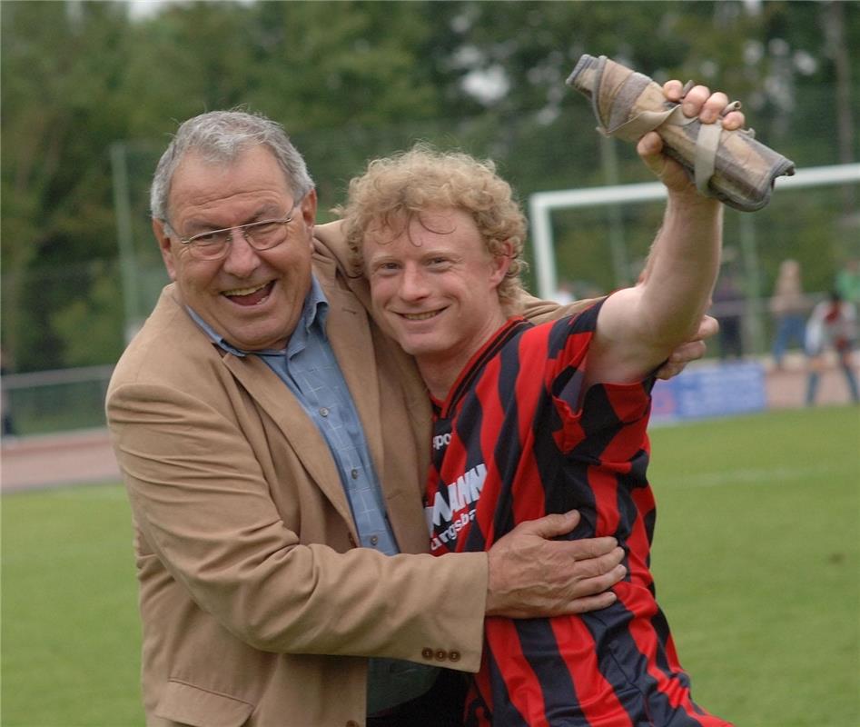 Relegation Fußball Hildrizhausen - Weiler - Sieg - Jubel  -  6/2006 - Foto: Schm...