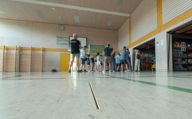 Risse im Boden: Turnhalle bedarf einer dringlichen Sanierung.GB-Foto: Vecsey