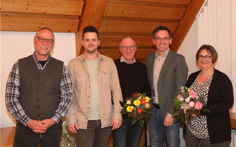 Rochade im Rat: (von links) Alfons Aigner, Benjamin Gärtner und Egon Stoll sind die amtierenden Bürgermeister-Stellvertreter, während Bürgermeister Benjamin Finis Gaby-Maria Leins als neue Gemeinderätin verpflichtete. GB-Foto: Priestersbach