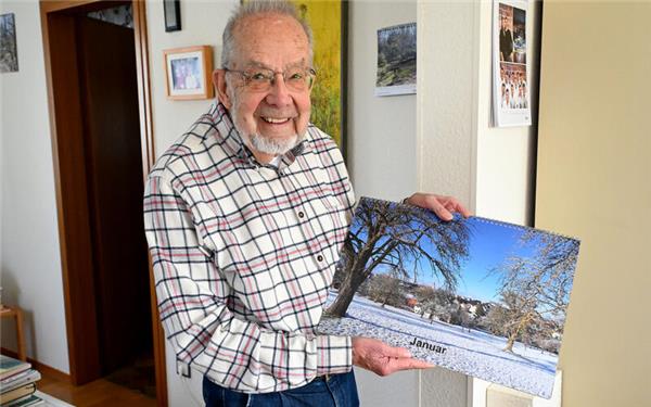 Rolf Gäbele fotografiert leidenschaftlich gerne und gestaltet unter anderem Kalender für Freunde. GB-Foto: Holom