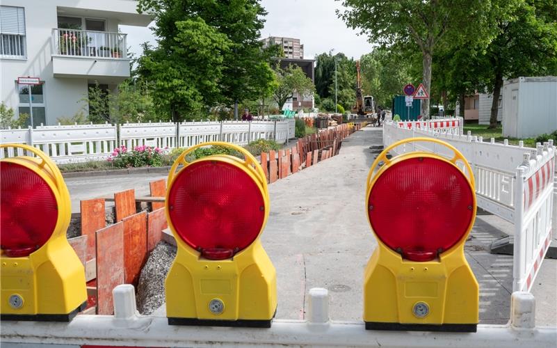 Rot sehen manche Menschen wegen der teils gesperrten Beethovenstraße. Vertreter der Stadtwerke betonten bei der Quartierssitzung, früh und umfassend informiert zu haben. Doch einige Bewohner wollen die Schreiben nicht erhalten haben.GB-Foto: Vecsey
