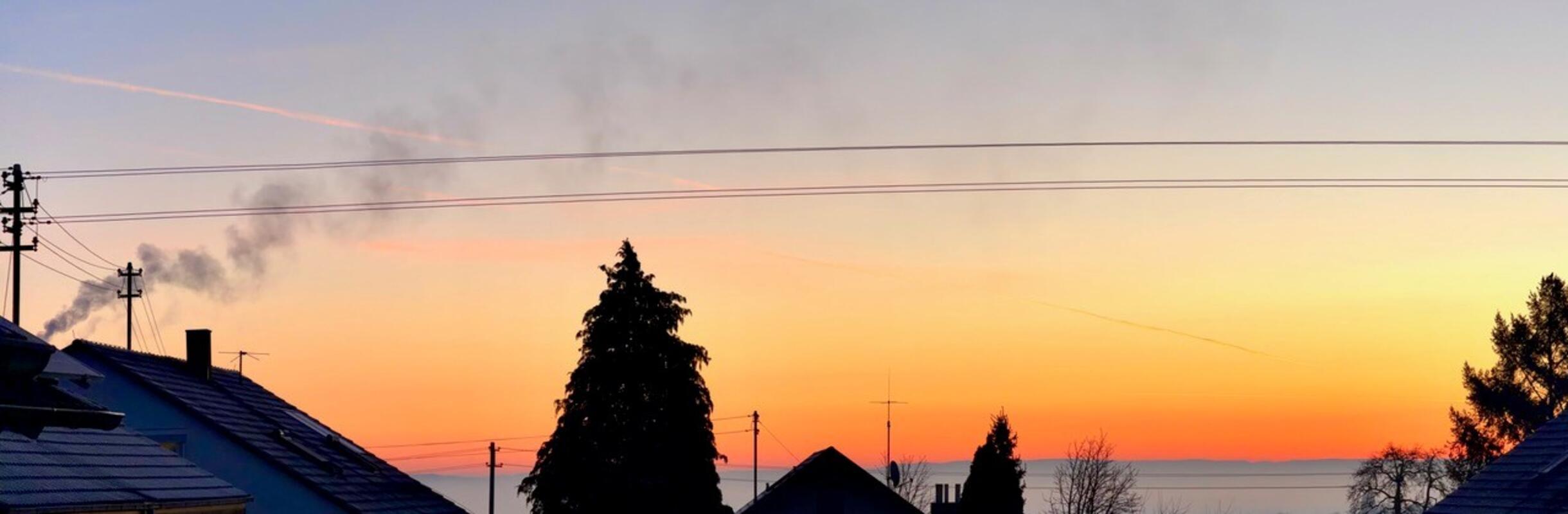 Roter Himmel, frühe Stunde. Von Minja Rollinson.