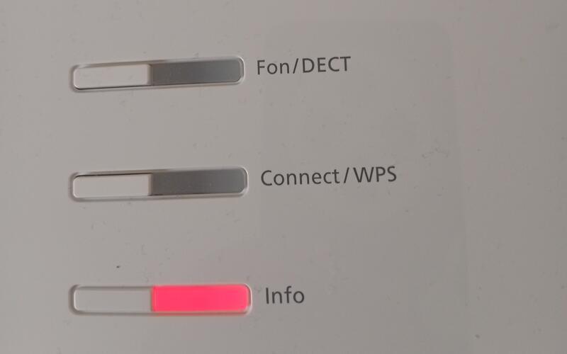 Rotes Signal auf der Fritz-Box: Das Glasfasernetz ist gestört. GB-Foto: gb