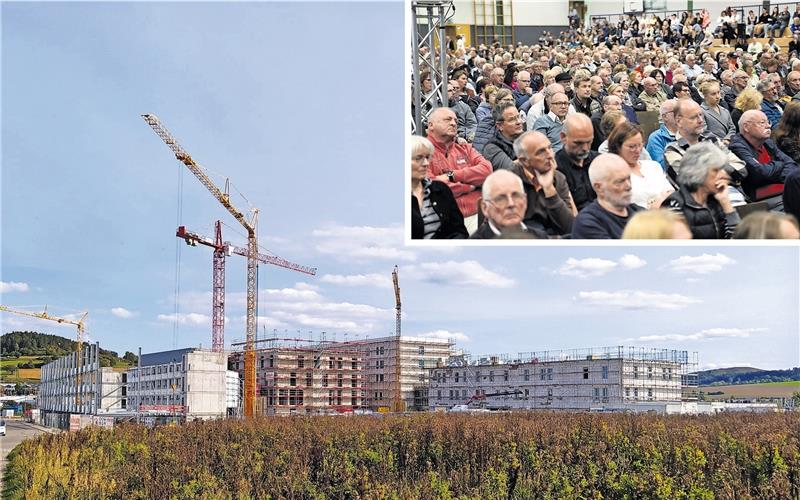 Rund 1000 Besucher strömten zu dem Informationsabend bezüglich der Auswirkungen des Medizinkonzepts 2030 für das Calwer Krankenhaus (kleines Bild). Der Neubau für den Gesundheitscampus ist derweil zu 90 Prozent fertiggestellt. GB-Fotos: Reichert