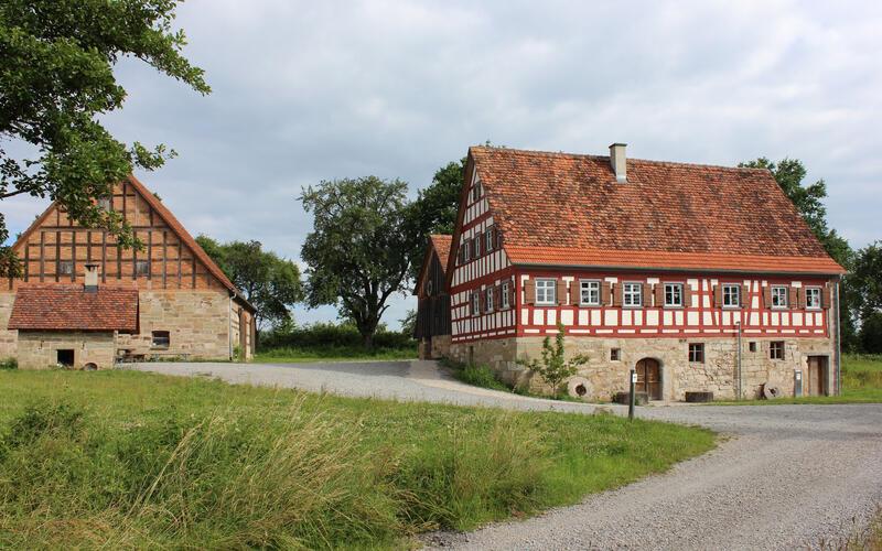 Rund 75 historische Gebäude wurden an ihren Ursprungsorten abgebaut und im Museum in Wackershofen wieder errichtet. GB-Foto: Hohenloher Freilandmuseum