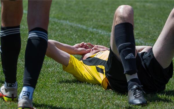 SF Kayh: Im wahrsten Sinn des Wortes am Boden. GB-Foto: Vecsey