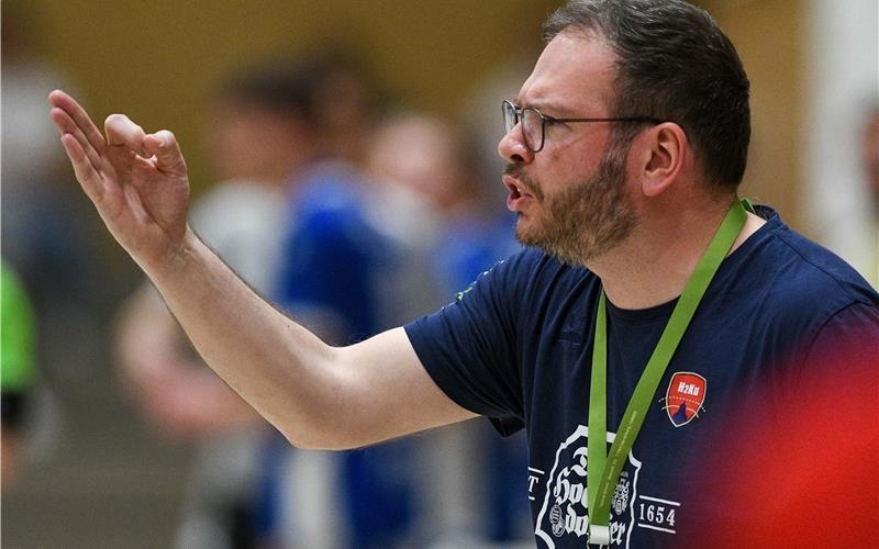 SG-Trainer Jörg Ebermann will von seinen Schützlingen im Angriffsspiel ein sauberes Passspiel und durchdachtere Aktionen sehen. GB-Foto: Eibner/Florian Schust