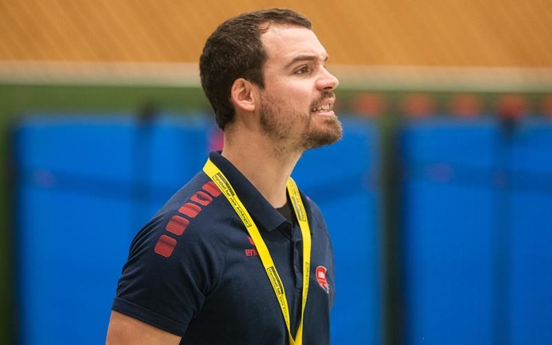 SG-Trainer Marcel Kohler sah vom Spielfeldrand aus eine desaströse Leistung seiner Verbandsliga-Mannschaft.GB-Foto: Schmidt