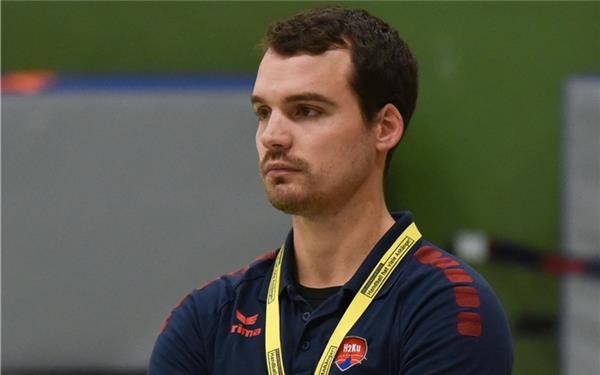 SG-Trainer Marcel Kohler wirkt nachdenklich: Seine Mannschaft hat mit drei Niederlagen in Folge die Meisterfrage wieder spannend gemacht. GB-Foto (Archiv): Vecsey