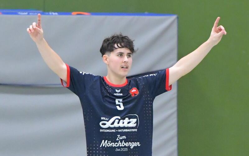 SG-Youngster Yanick Bross krönte mit dem entscheidenden Treffer zum 27:25 seine überragende Leistung beim Herrenberger Auswärtssieg in Remshalden.GB-Foto: geb