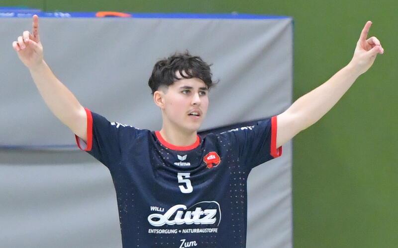 SG-Youngster Yanick Bross krönte mit dem entscheidenden Treffer zum 27:25 seine überragende Leistung beim Herrenberger Auswärtssieg in Remshalden.GB-Foto: geb