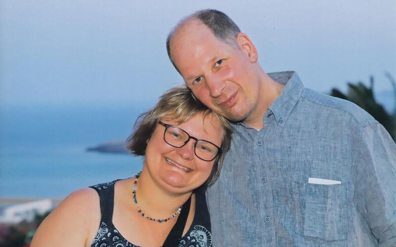 Sabrina und Tim sind seit zehn Jahren glücklich miteinander. Die beiden verreisen gerne zusammen. Dieses Bild entstand auf Rhodos. GB-Foto: gb