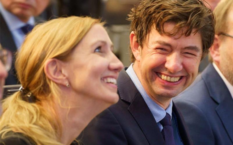 Sandra Ciesek (l) und Christian Drosten bei einer Veranstaltung im November 2021. Foto: Frank Rumpenhorst/dpa