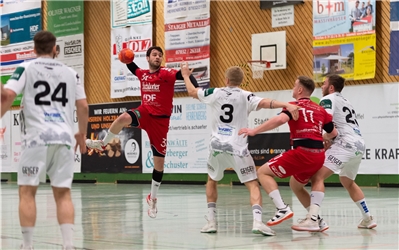 Sandro Muench (SG H2Ku Herrenberg #34), Maximilian Schulze (TSV 1866 Weinsberg #03),SG H2Ku Herrenberg vs. TSV 1866 Weinsberg, Handball, Oberliga Baden-Wuertemberg, Maenner, BWOL , Saison 19/20, GER, 25.01.2020,Foto: Wolfgang Frank/Eibner-Pressefoto