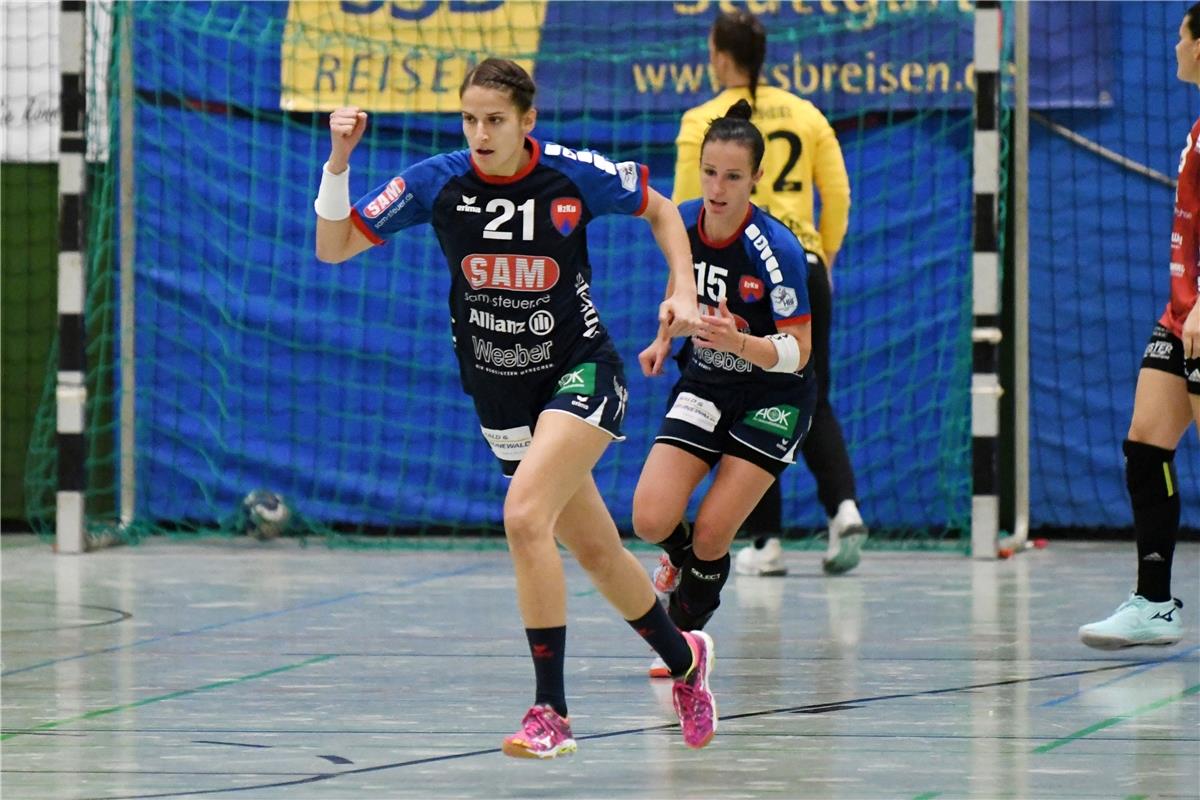 Sarka Marcikova (#21, SG H2KU Herrenberg) ballt die Faust, SG H2KU Herrenberg vs...